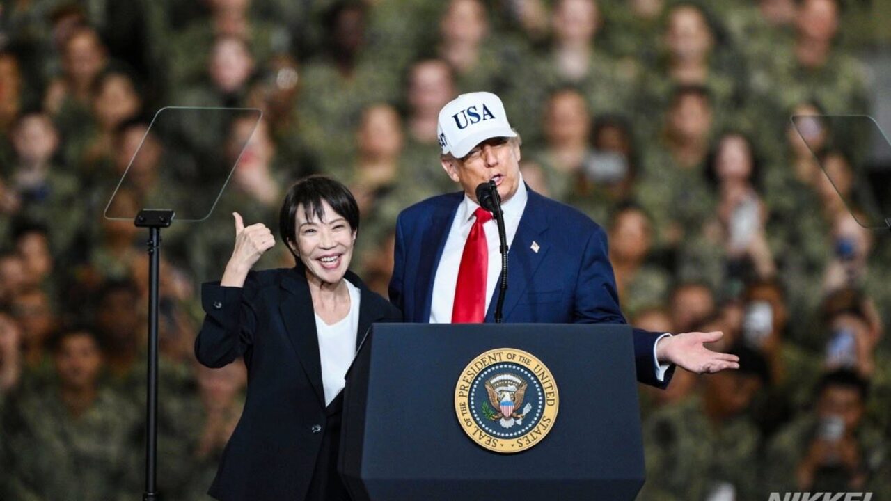 高市首相とトランプ大統領、横田基地にて