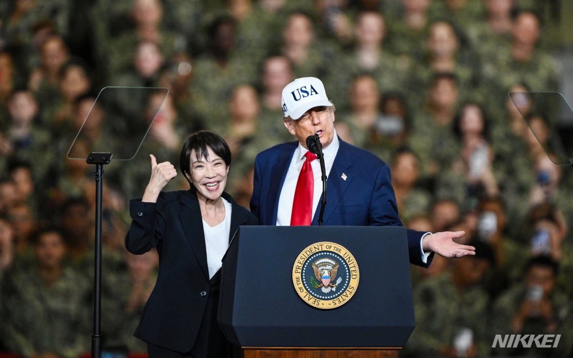 高市首相とトランプ大統領、横田基地にて